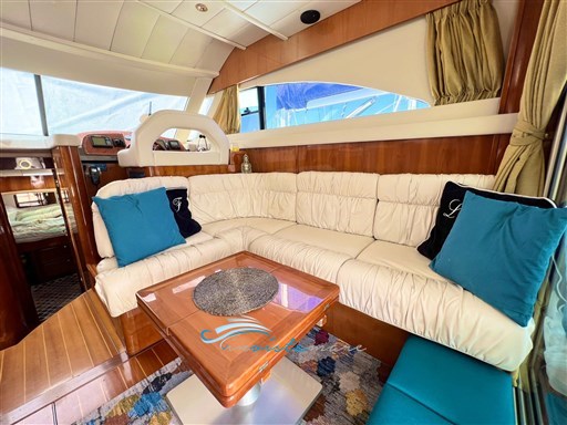 CAYMAN 38 TAVOLO DINETTE
