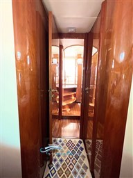 CAYMAN 38 INGRESSO