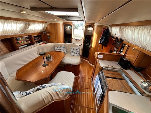 Odyssey 36 dinette