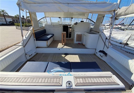 Bertram 38 panoramica