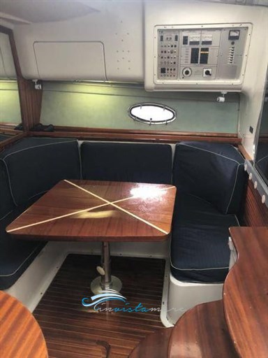 Bertram 38 dinette