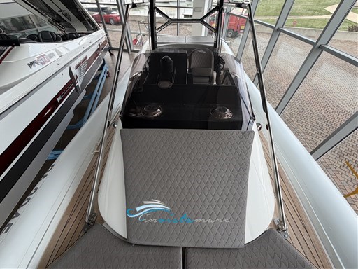 Magazzu MX 12 prua