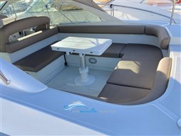 Pershing 39 divano e tavolo