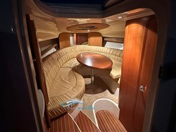 Islamorada 32 dinette