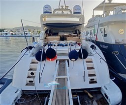 Mangusta 72 passerella