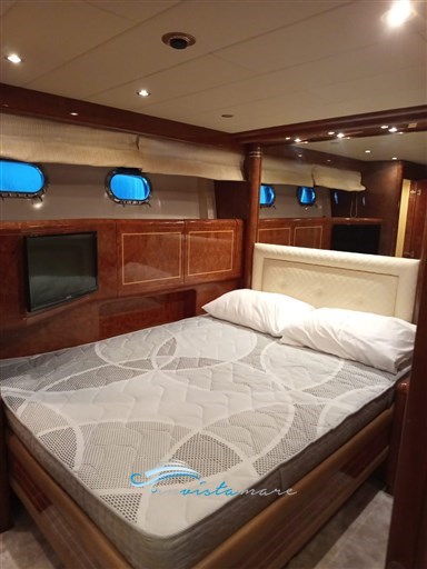 Mangusta 72 camera armatore