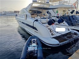 Mangusta 72 esterna