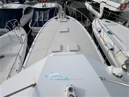 Hatteras 43  prua