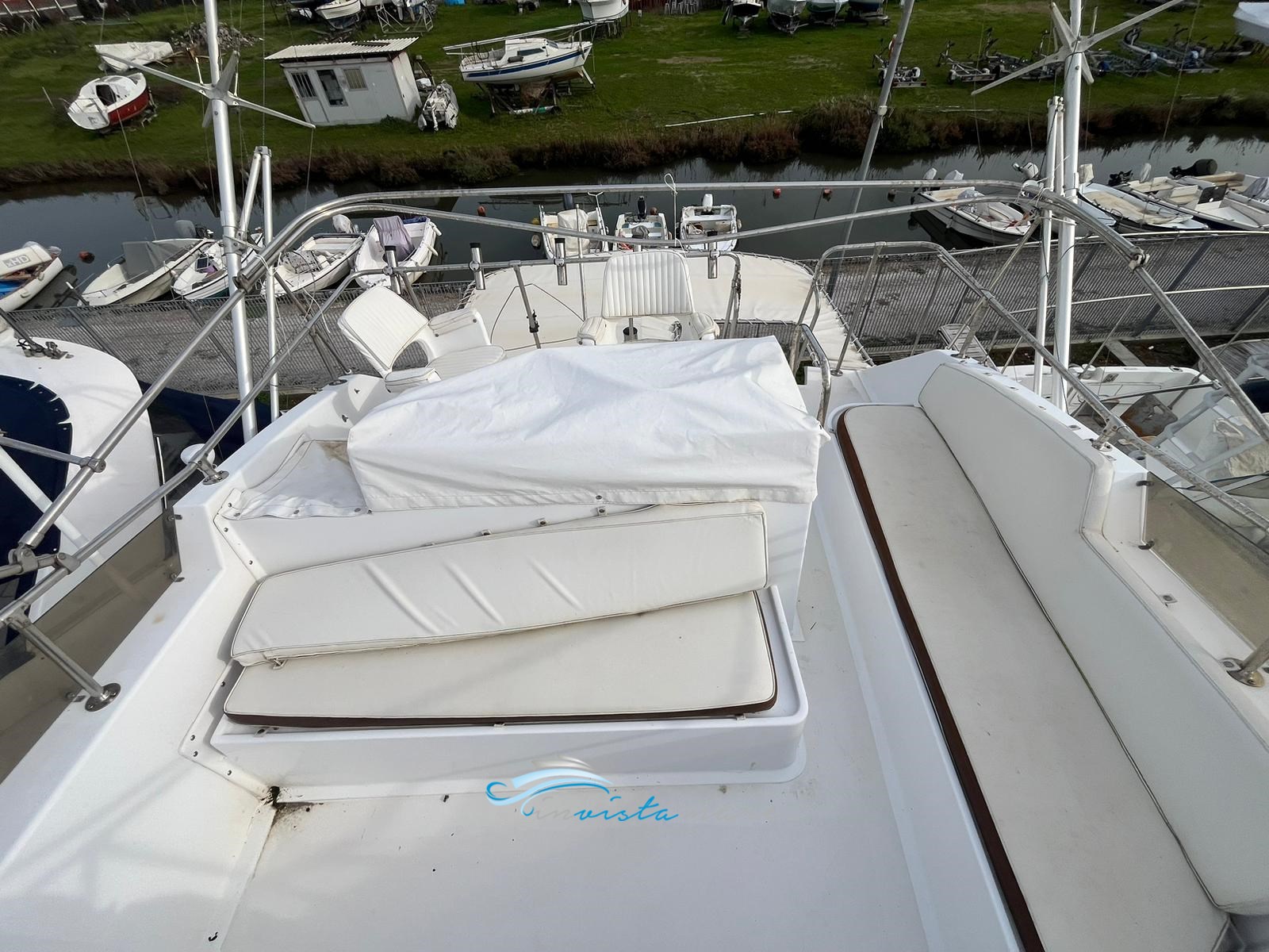 Hatteras 43  fly