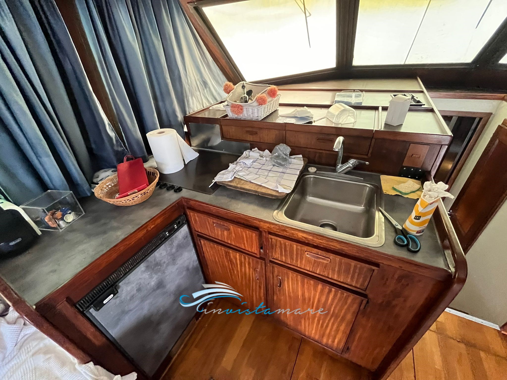 Hatteras 43  cucina