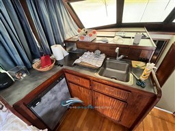Hatteras 43  cucina