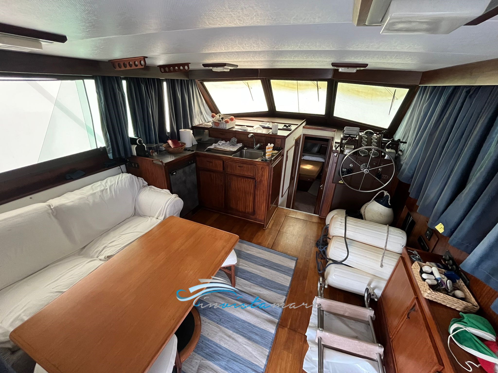 Hatteras 43  interno