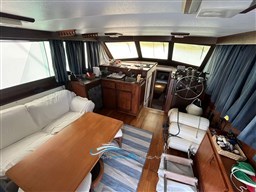 Hatteras 43  interno