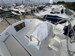 Hatteras 43  fly 1