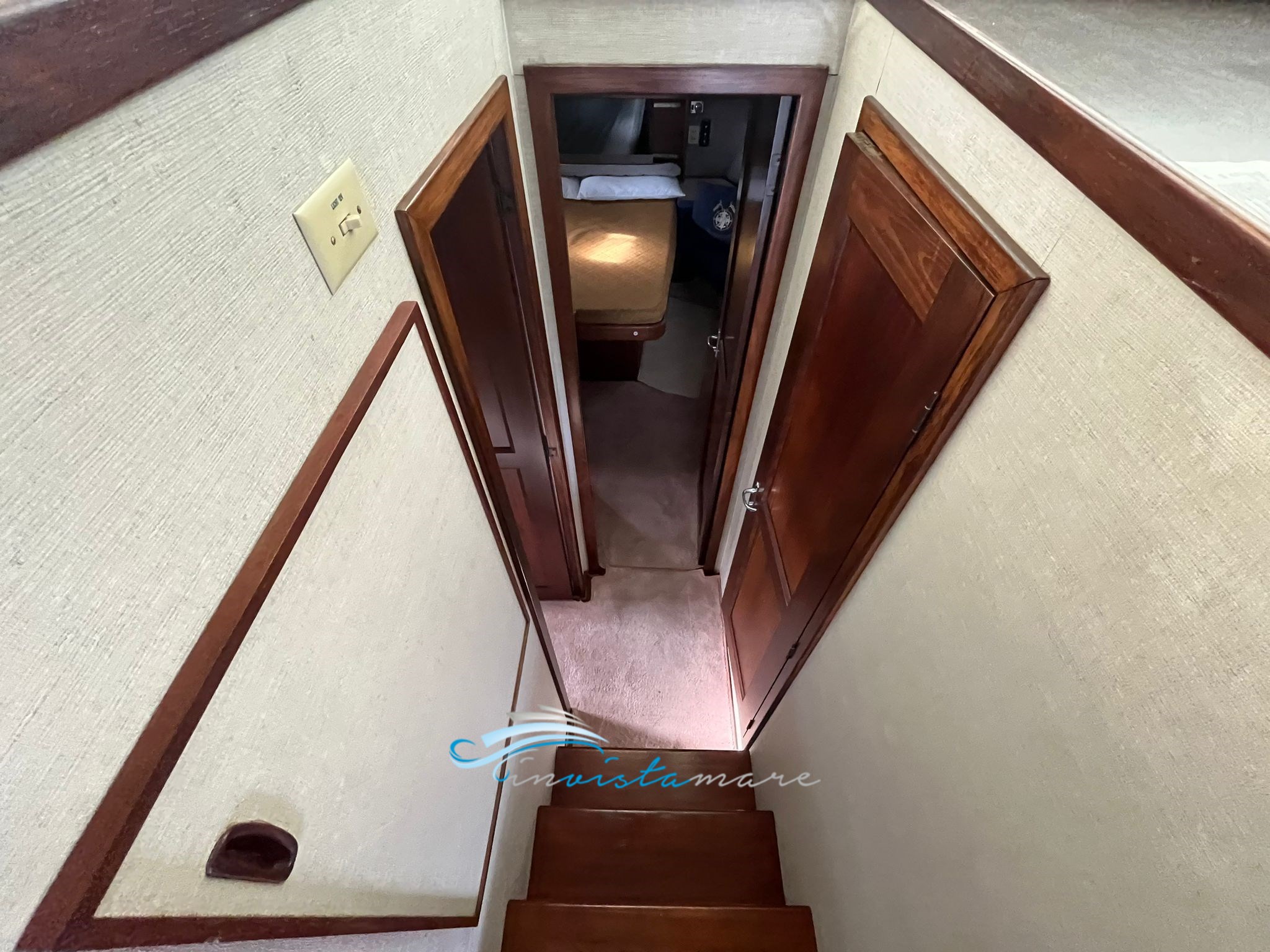 Hatteras 43  ingresso