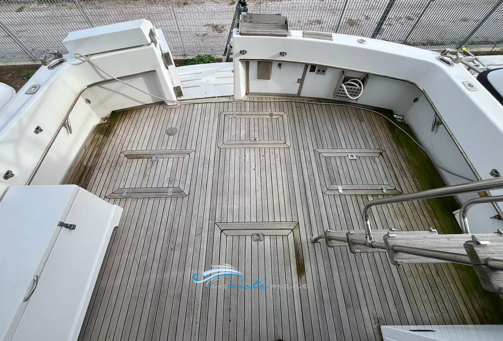 Hatteras 43  pozzetto 1