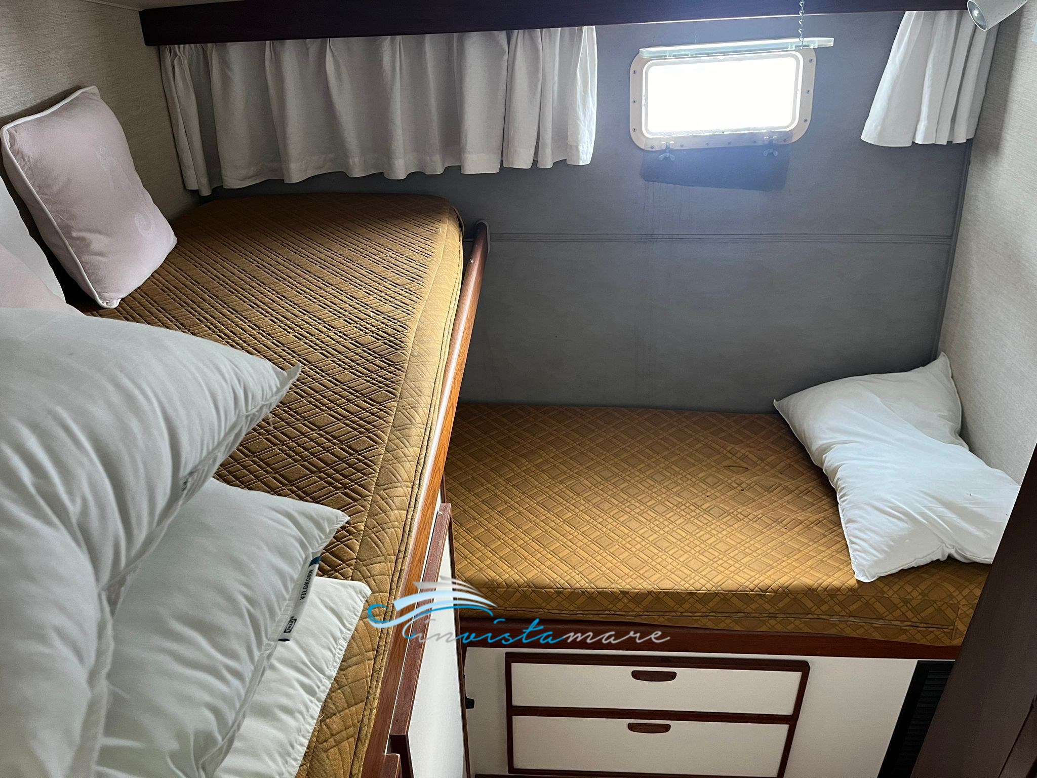 Hatteras 43 camera doppia