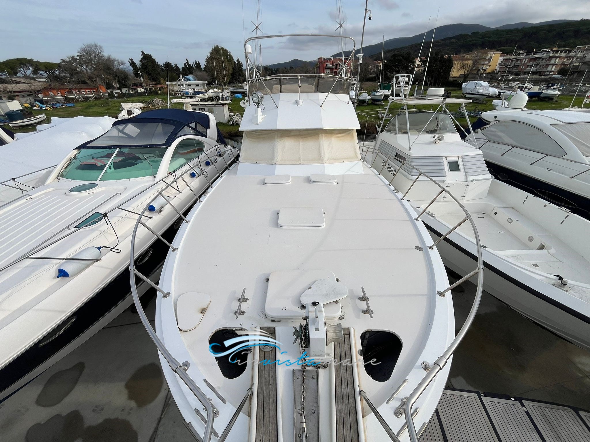 Hatteras 43 prua