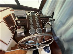 Hatteras 43  guida