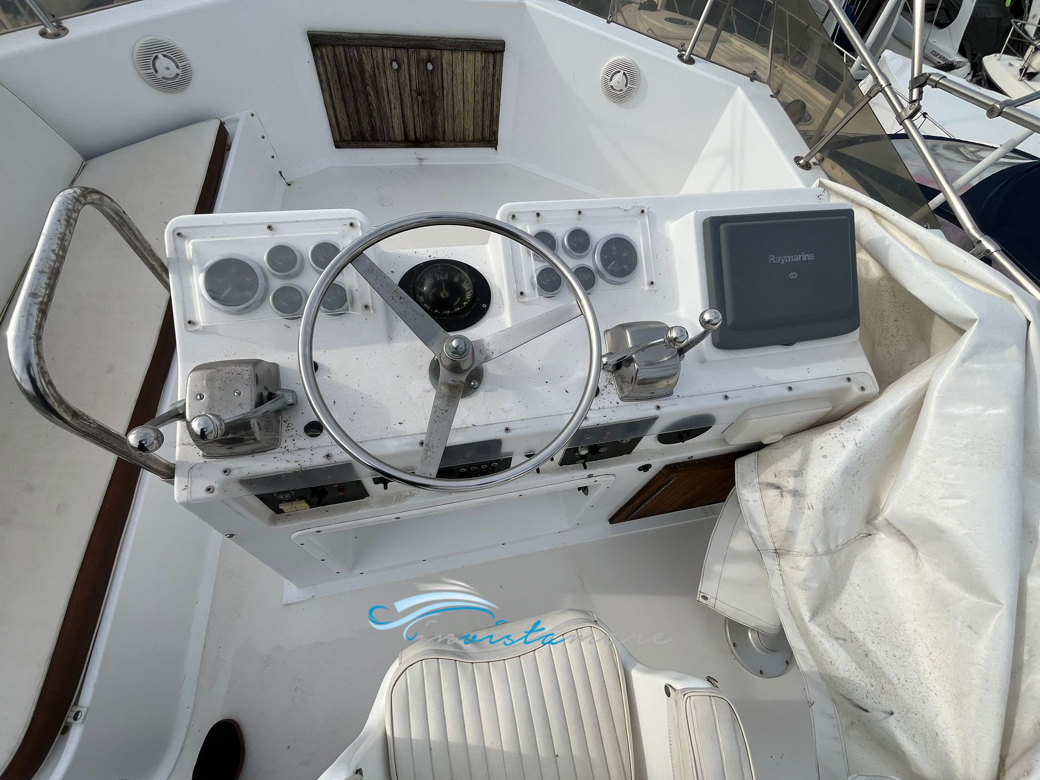 Hatteras 43  guida esterna
