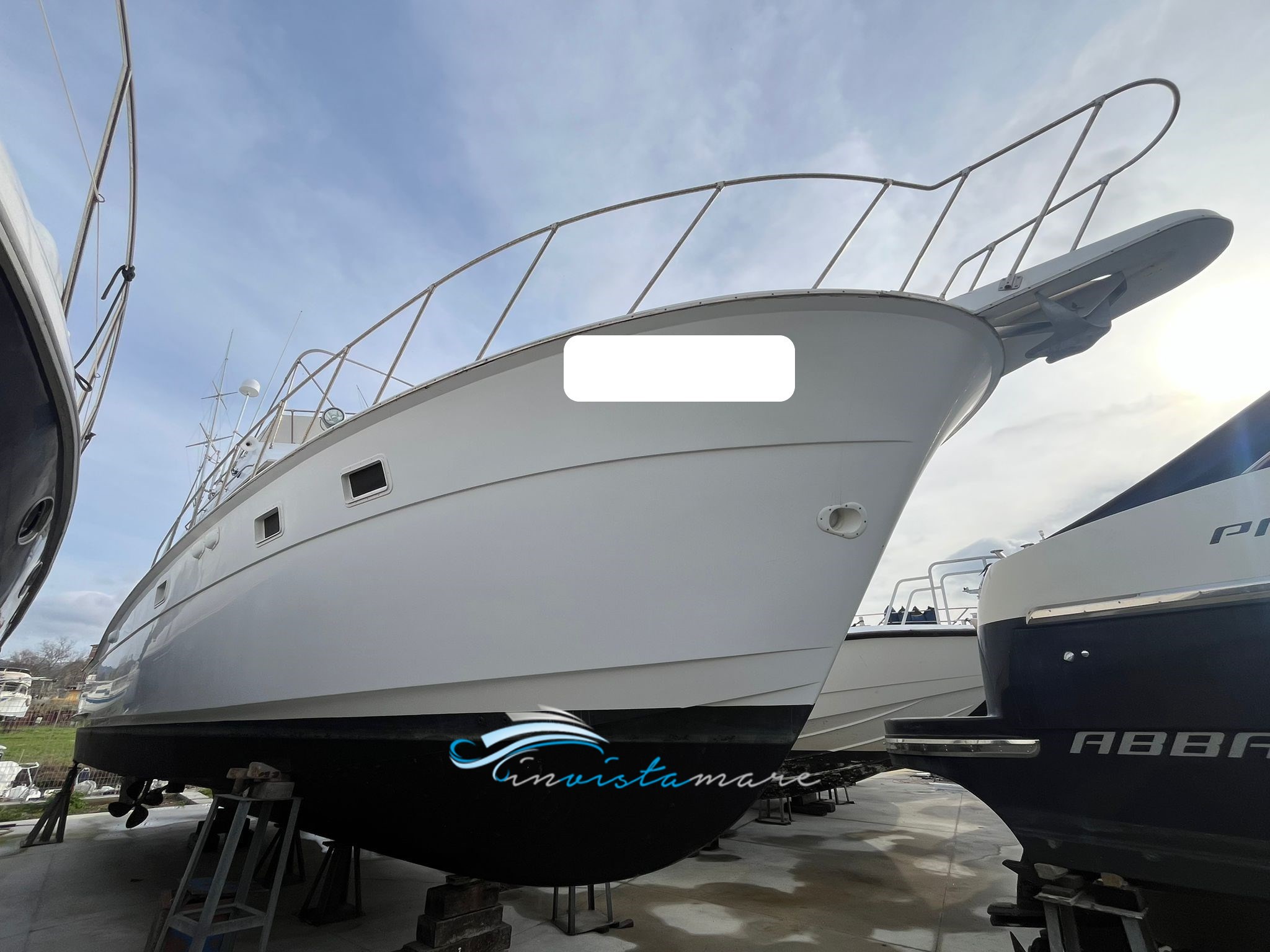 Hatteras 43 esterno