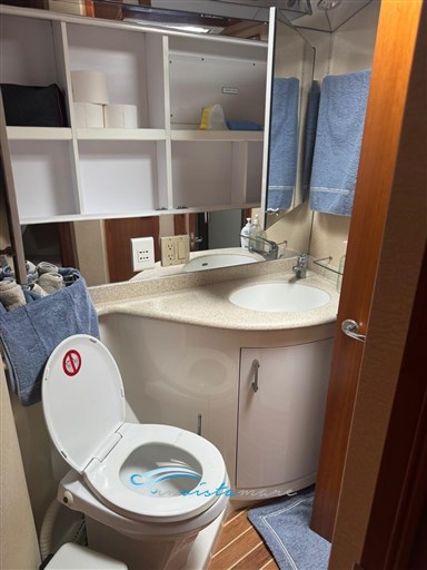 Hatteras 50 bagno