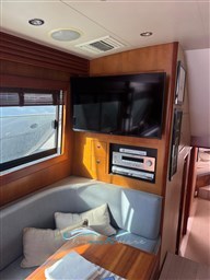 Hatteras 50 dinette