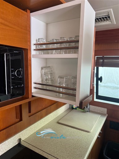 Hatteras 50 mobile cucina