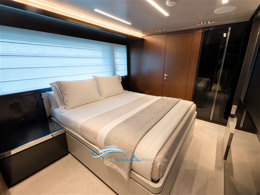 Riva 102 camera vip