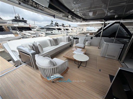 Riva 102 pozzetto 1