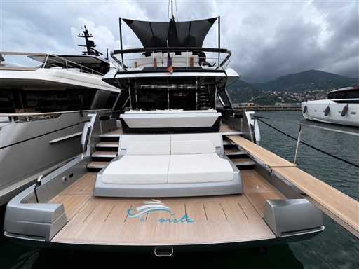 Riva 102 pozzetto
