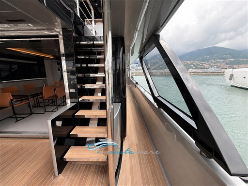 Riva 102 scala fly