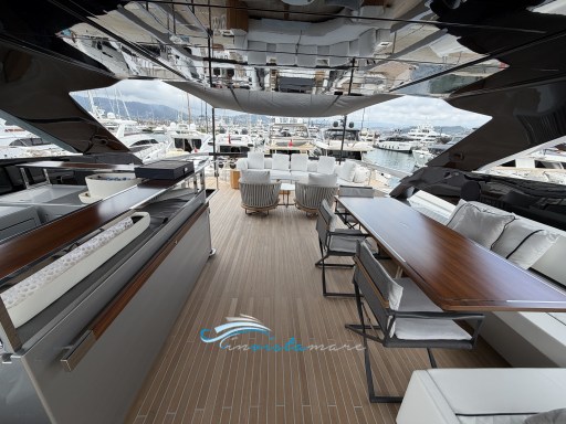 Riva 102 pozzetto