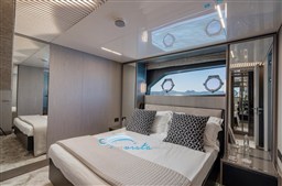 Ferretti 850 camera vip