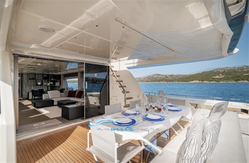 Ferretti 850 pozzetto