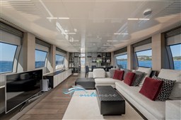 Ferretti 850 interno