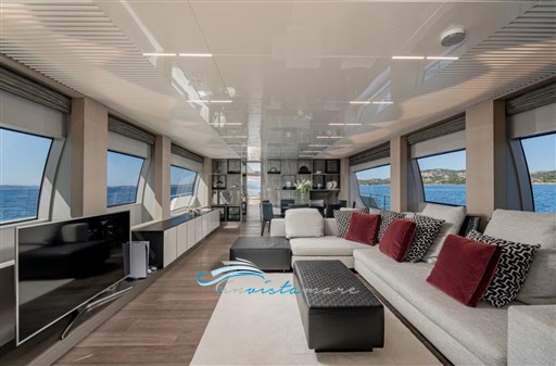 Ferretti 850 interno
