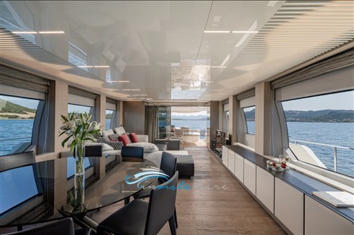 Ferretti 850 interno 1