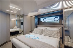 Ferretti 850 camera