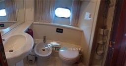 Ferretti 62 bagno
