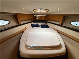 Absolute 41 camera V prua