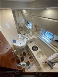 Ferretti 120 bagno 2