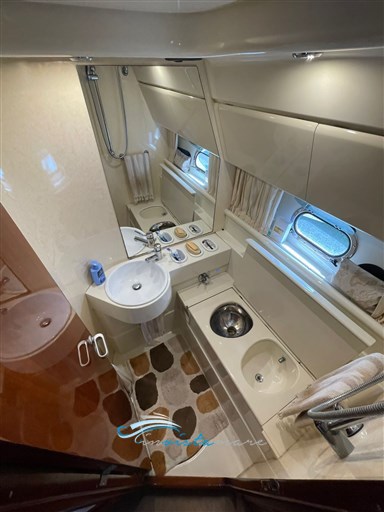Ferretti 120 bagno 2
