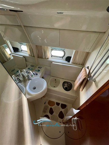 Ferretti 120 bagno