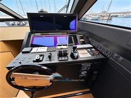 Ferretti 720 guida
