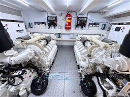 Ferretti 720 sala motore
