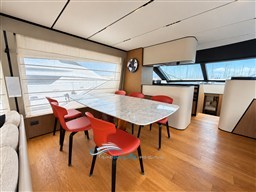 Ferretti 720 tavolo salone