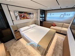 Ferretti 720 camera armatore