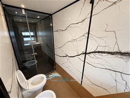 Ferretti 720 bagno 2