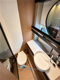 Ferretti 720 bagno 3